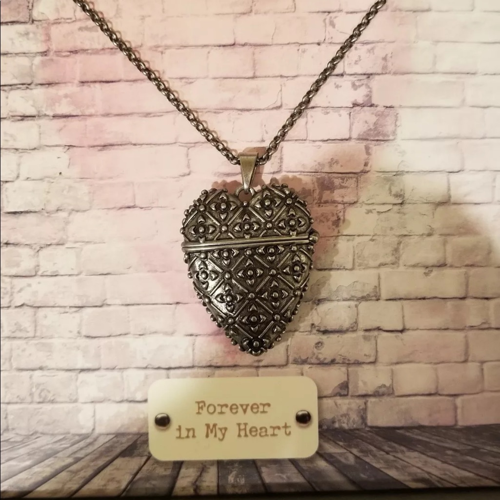 Demdaco Story Heart Pendant Forever 32 Necklace 20$